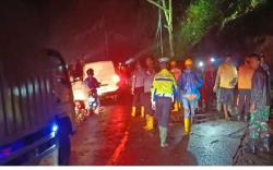 Tebing 25 Meter Longsor di Cadas Pangeran, Jalur Bandung-Cirebon Lumpuh<