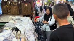 Ribuan Wisatawan Padati Pasar Beringharjo, Berburu Oleh-Oleh Murah Saat Libur Nataru<