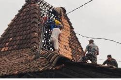 Detik-Detik Mencekam Angin Puting Beliung Sapu 33 Rumah di Pati, Warga Panik