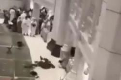 Heboh, Jemaah Pria Loncat dari Lantai Atas Masjidil Haram