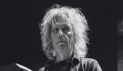 Gitaris dan Pemain Keyboard The Cure Perry Bamonte Meninggal Dunia
