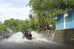 Banjir 1 Meter Rendam Jalan Pantai Selatan Gunungkidul, Jalur Wisata Ditutup Sementara<