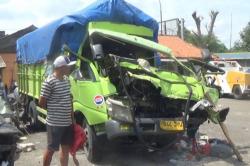 Kecelakaan Maut Truk Hantam Trailer di Tol Japek KM 68, Sopir Tewas Terjepit<
