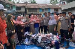 Antusiasme Warga Agam Terima Bantuan Pakaian Layak Pascabanjir