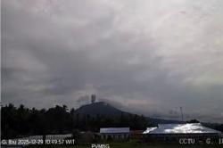 Gunung Ibu Meletus Hari Ini, Kolom Abu Capai 500 Meter dari Puncak<