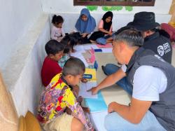 BRI Realisasikan Program Trauma Healing untuk Anak-Anak Terdampar Banjir Sumatra