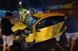 Kecelakaan Mobil Ditumpangi Sekeluarga Hantam Pohon di Jombang, 3 Orang Terluka<