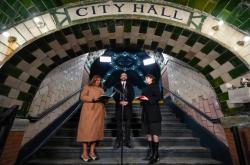 Dilantik Pakai Alquran di Stasiun Tua, Zohran Mamdani Resmi Jabat Wali Kota New York