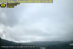 Gunung Ibu Erupsi Hari Ini, Tinggi Kolom Abu Vulkanis Tertutup Kabut<