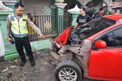 Kecelakaan di Kendal, 2 Mobil Tertabrak Kereta Api Argo Merbabu di Pelintasan Brogo<