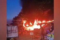 Kebakaran di Pelabuhan Nusantara Raha Muna, 20 Kios Pedagang Ludes Dilahap Api<