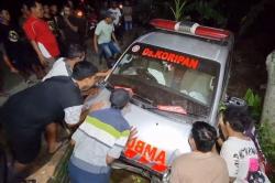 Kecelakaan di Ponorogo, Ambulans Melaju Kencang Tabrak Mobil dan Rumah Warga<