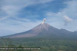 Gunung Semeru Erupsi Hari Ini, Kolom Abu Capai 900 Meter di Atas Puncak<