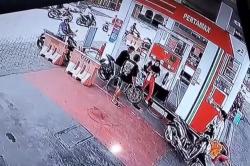 Viral Pria di Gresik Pukuli Pemotor di SPBU gegara Merasa Dipelototi<