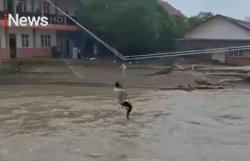 Pidie Jaya Kembali Diterjang Banjir, Warga Dievakuasi Pakai Tali Sling