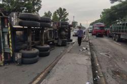 Kecelakaan 2 Truk Bertabrakan di Lamongan, Jalur Pantura Terimbas Macet Parah<