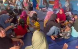 Bantuan Logistik Tak Merata, Pengungsi Banjir di Halmahera Barat Kelaparan<