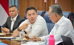 Seskab Teddy Sebut Huntara untuk Korban Bencana Sumatra Rampung dalam 2 Minggu 