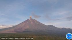 Gunung Semeru 8 Kali Erupsi hingga Pagi Ini, PVMBG: Waspada Awan Panas<