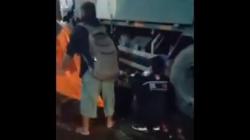 Motor Terpeleset Lumpur Banjir, Remaja Tewas Terlindas Truk Tronton di Pasuruan<