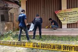 Indramayu Geger! Mayat Perempuan Tanpa Identitas Ditemukan Duduk Bersandar di Teras Ruko<