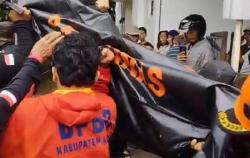 Bocah 5 Tahun yang Hanyut di Sungai Perak Kudus Ditemukan Tewas Tertutup Lumpur<
