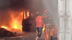 Gudang Pengolahan Getah Pinus di Deliserdang Terbakar Hebat, Sempat Terdengar Ledakan<