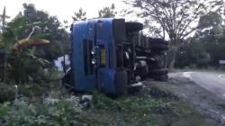 Kecelakaan Beruntun di Sumedang, Truk Hilang Kendali Tabrak 3 Kendaraan hingga 1 Masuk Jurang<