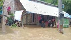 Sungai Cimanceuri Meluap, Puluhan Rumah di Tigaraksa Tangerang Terendam Banjir<