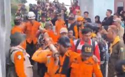 27 Jam Tembus Badai, Tim SAR Evakuasi Jasad Pendaki Syafiq Ali dari Puncak Gunung Slamet