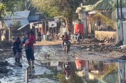 Perjuangan Siswa di 4 Pidie Jaya, Menembus Lumpur Tebal Pascabanjir Demi Sekolah<