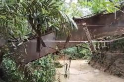 Jembatan Gantung Ambruk di Lebak Banten, 5 Pelajar Jatuh ke Sungai Cilangkap<