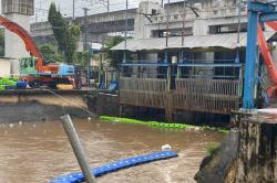 Jabodetabek Diguyur Hujan Deras, Tinggi Air di Pintu Manggarai Naik