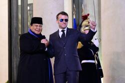 Momen Macron Gunakan Bahasa Indonesia saat Sambut Prabowo di Prancis