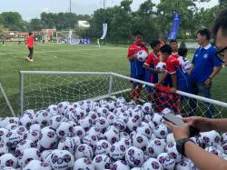 Ribuan Bola Dibagikan di Bekasi, PSSI Acungkan 2 Jempol!