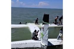 Pesawat Smart Air Jatuh di Laut Nabire, Bawa 13 Penumpang<