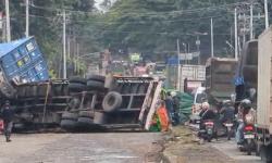 Kecelakaan Beruntun 3 Truk Kontainer di Alas Roban Batang, Jalur Pantura Lumpuh<