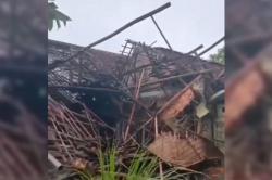 Mencekam! Angin Puting Beliung Terjang Jombang, Puluhan Rumah dan RSUD Ploso Rusak<