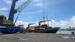 Evakuasi Kontainer Berjatuhan ke Laut, Operasional di Dermaga Jamrud Selatan Dihentikan<