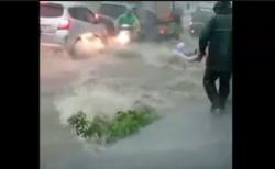 Kronologi Pelajar SMK di Tegal Tewas Terseret Banjir, Hendak Tolong Pemotor<
