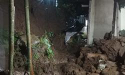 Longsor Timbun Rumah di Wonosobo, 1 Orang Ditemukan Tewas<