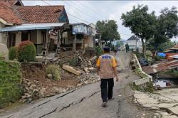2.453 Warga Padasari Tegal Korban Tanah Bergerak Mengungsi di 8 Titik<