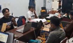 Wali Murid Penganiaya Guru MI di Sampang Ditangkap, Polisi Sita Celurit<