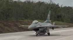 Penampakan Pesawat Tempur dan Helikopter TNI AU Mendarat di Tol Trans Sumatera<