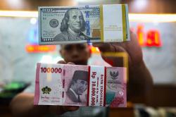 Rupiah Kembali Lesu, Ambles ke Rp16.828 per Dolar AS