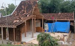 Viral Suami di Grobogan Ngamuk Belah Rumah gegara Istri Diduga Selingkuh<