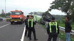 Kecelakaan Bus Wisata dan Truk di Tol Cipali, Sopir Tewas Puluhan Penumpang Luka-Luka<