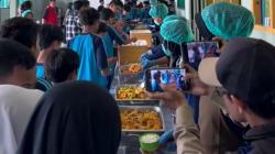 Momen Kegembiraan dan Kebersamaan di Sekolah Sukabumi, MBG Digelar Prasmanan