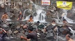 Sambut Ramadhan, Warga Tegal Gelar Tradisi Padusan di Pancuran 13 Guci<