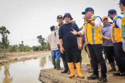 Banjir Putus Jalur Grobogan-Semarang, Gubernur Jateng Target Perbaikan Tuntas 1 Minggu<